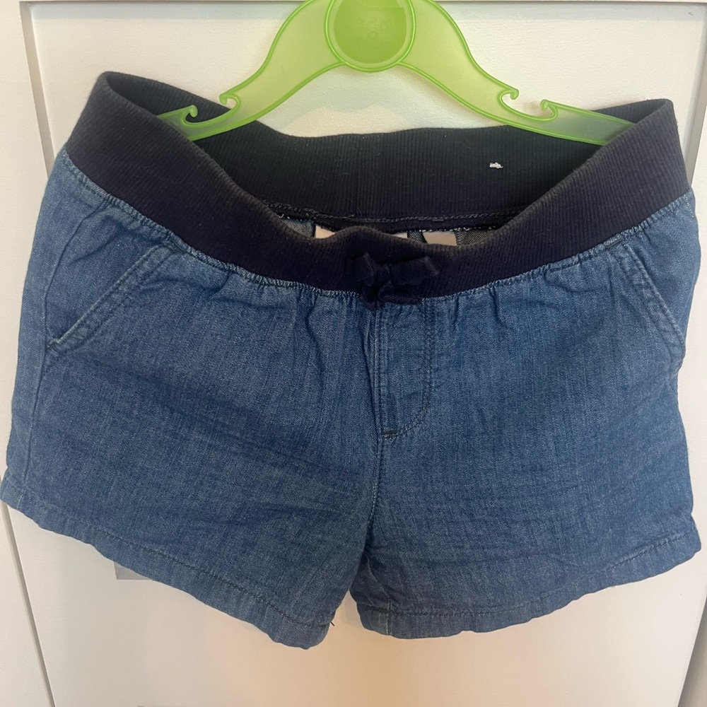 Hi, selling these fine shorts for kids with a small waist.